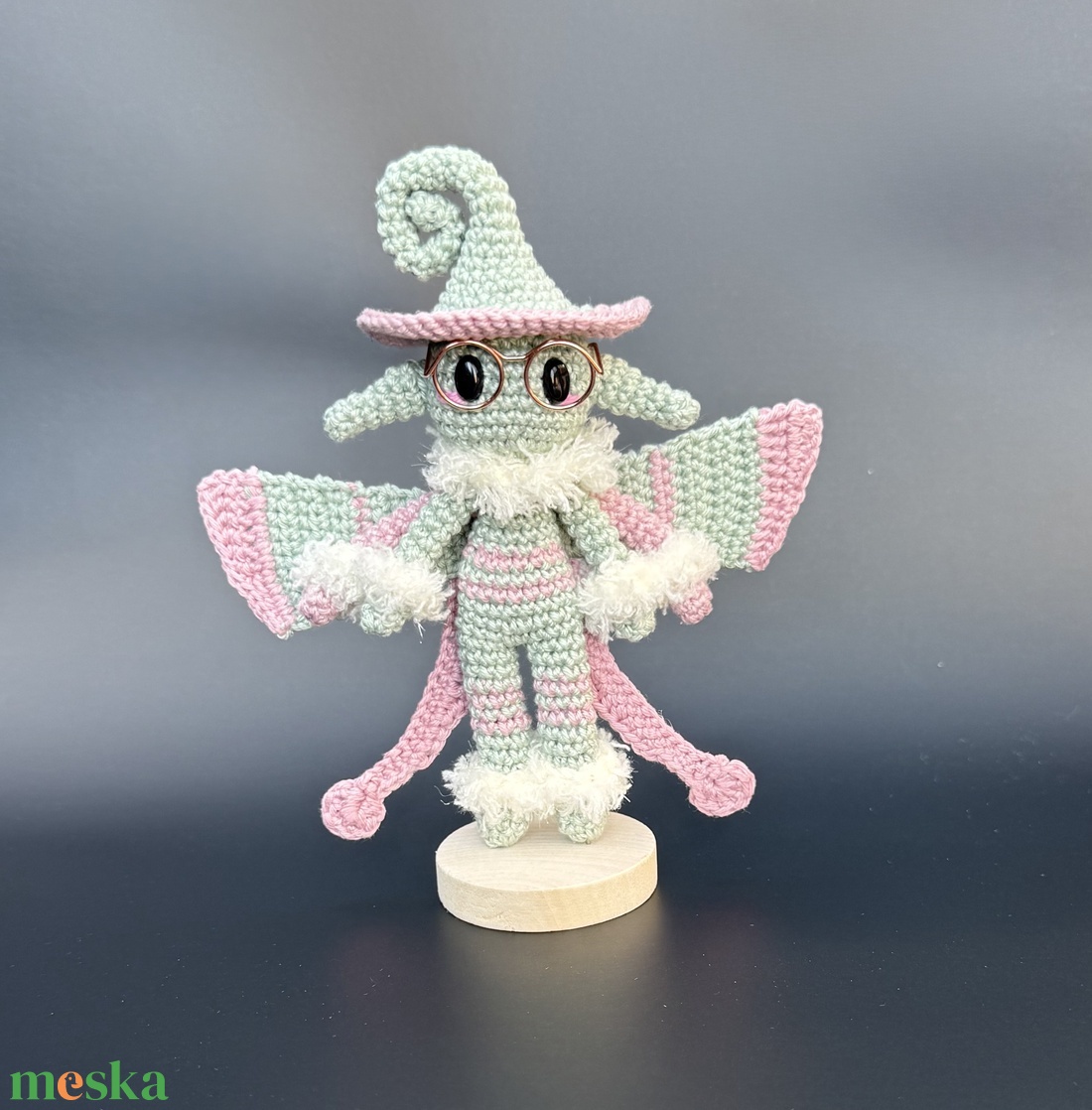 Mothy- A varázsmoly amigurumi horgolási minta - diy (csináld magad) - szabásminta, útmutató - horgolási minta - Meska.hu