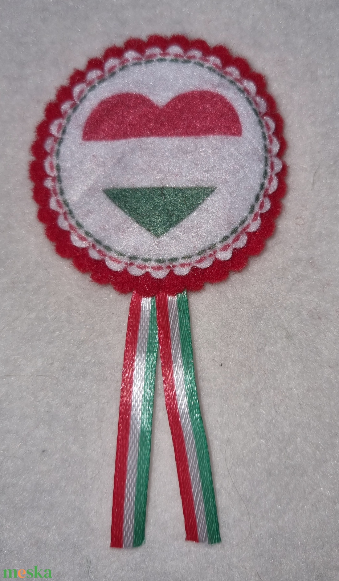 Kokárda szív mintával - kellékek & szerszámok - ékszerkellék - kitűző alap - Meska.hu