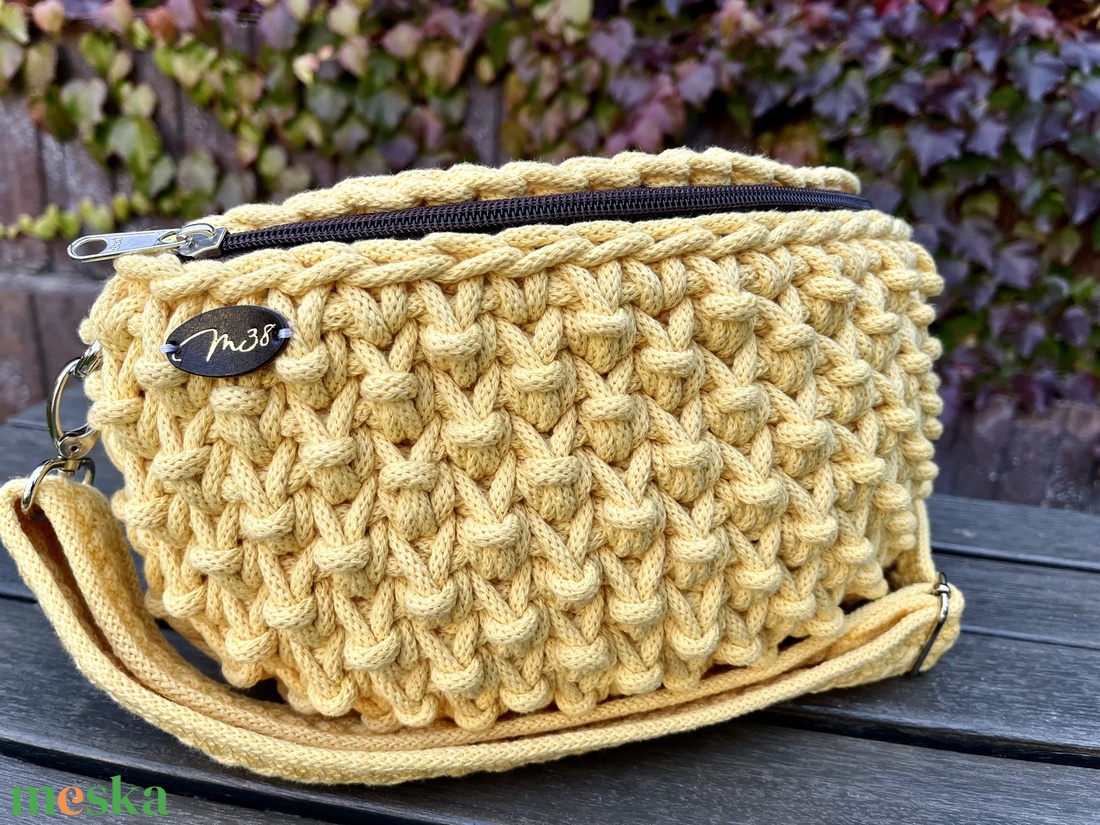 Horgolt búzabogyó övtáska / crossbody (banán szín) - táska & tok - övtáska - Meska.hu