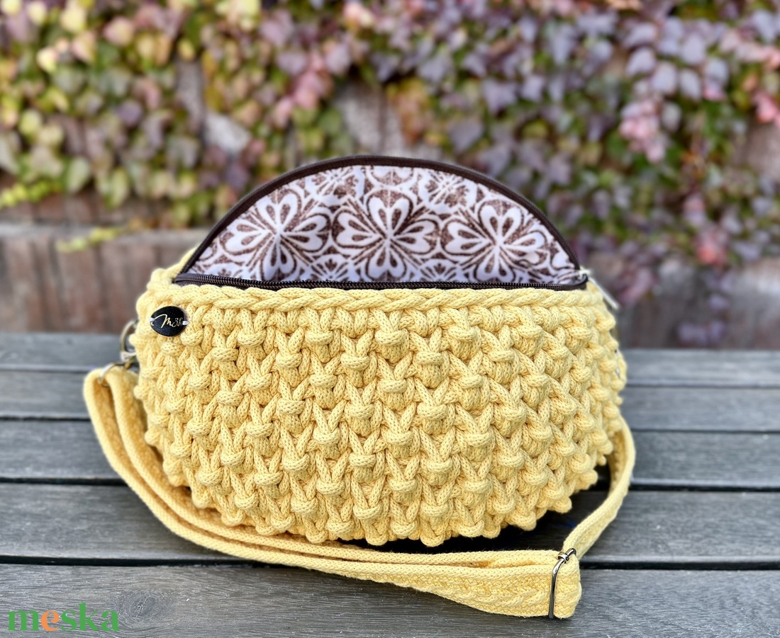 Horgolt búzabogyó övtáska / crossbody (banán szín) - táska & tok - övtáska - Meska.hu