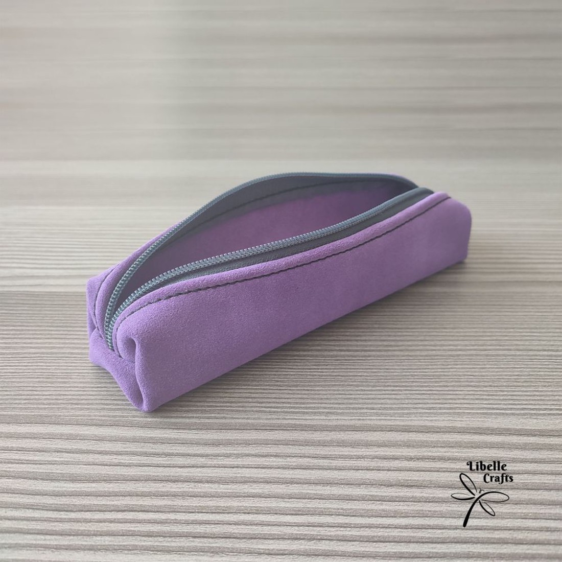 Lila bőrből készült tolltartó - otthon & életmód - papír, írószer - tolltartó & ceruzatekercs - Meska.hu