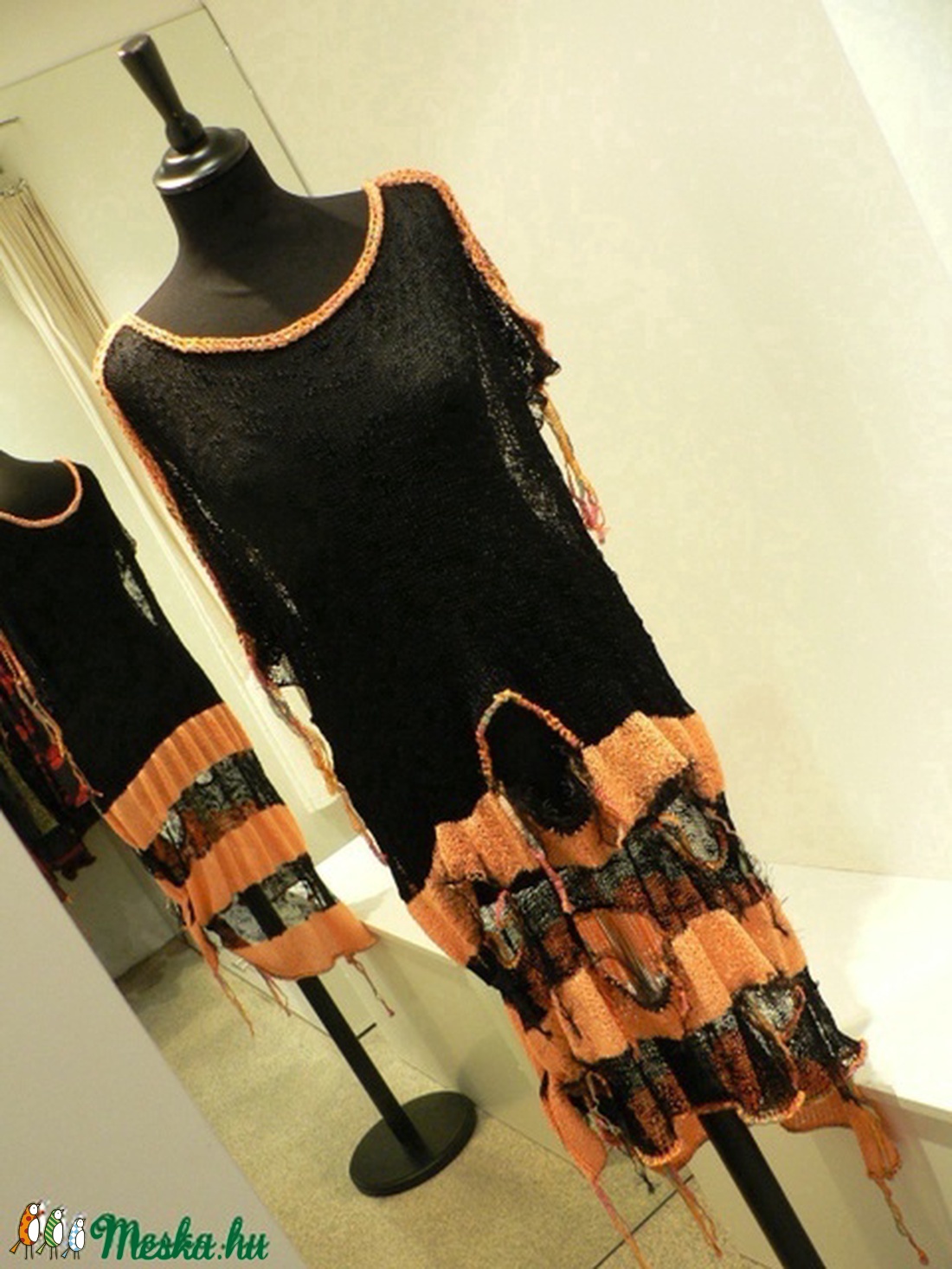 Narancs -fekete  lukacsos  pulóver - ruha & divat - női ruha - pulóver - Meska.hu