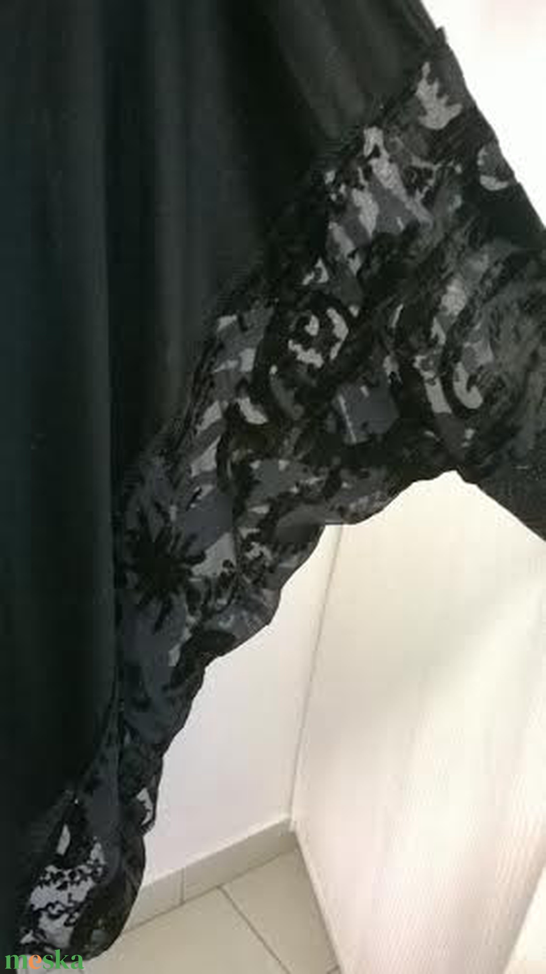 Fekete felső oldalt bársonyos betéttel - ruha & divat - női ruha - top - Meska.hu