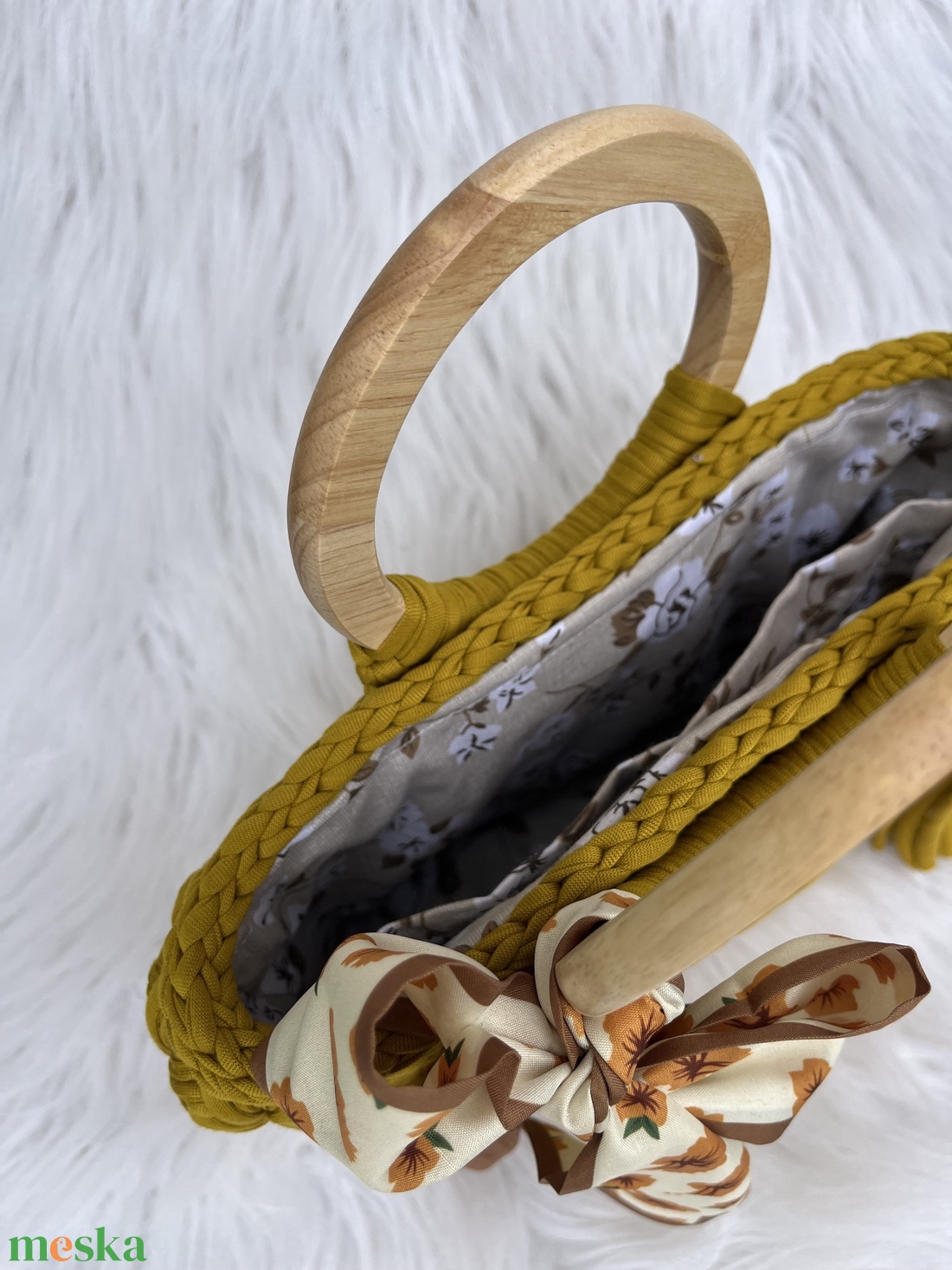 Mustársárga horgolt táska fa fogantyúval és selyemsállal - MAANED design  - táska & tok - kézitáska & válltáska - alkalmi táska - Meska.hu
