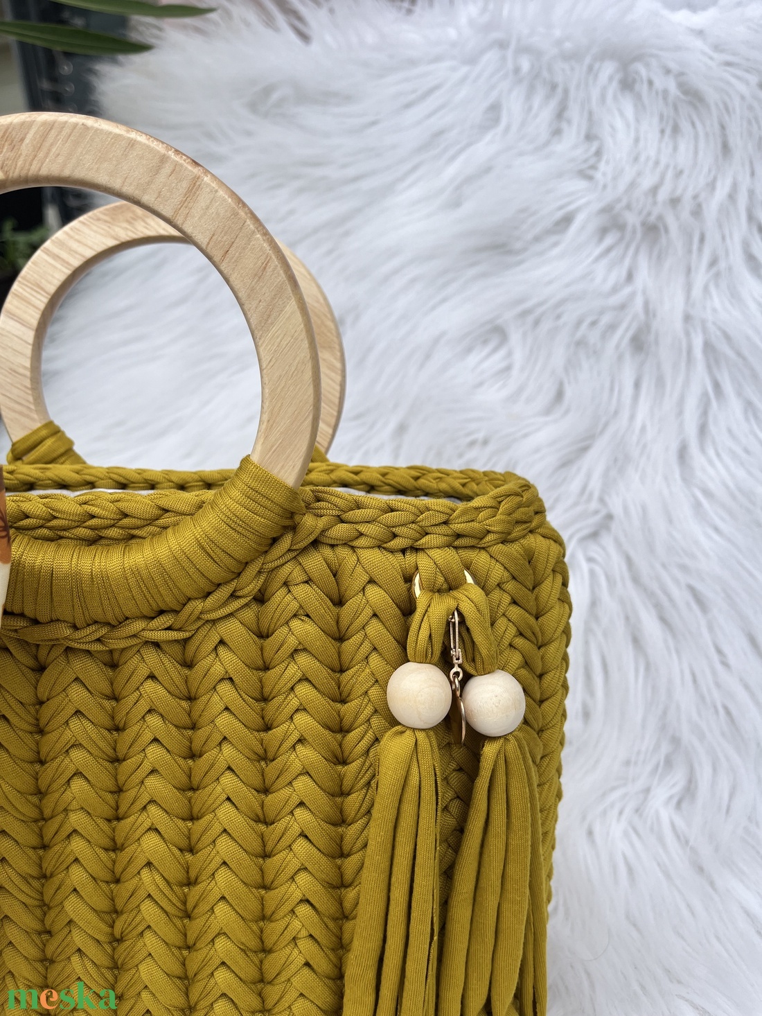 Mustársárga horgolt táska fa fogantyúval és selyemsállal - MAANED design  - táska & tok - kézitáska & válltáska - alkalmi táska - Meska.hu