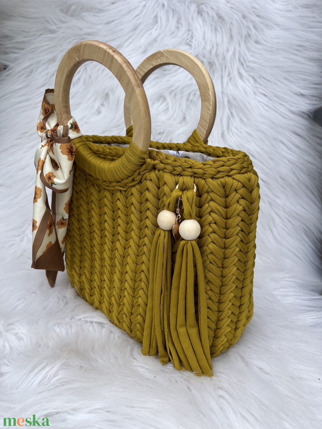 Mustársárga horgolt táska fa fogantyúval és selyemsállal - MAANED design  - táska & tok - kézitáska & válltáska - alkalmi táska - Meska.hu