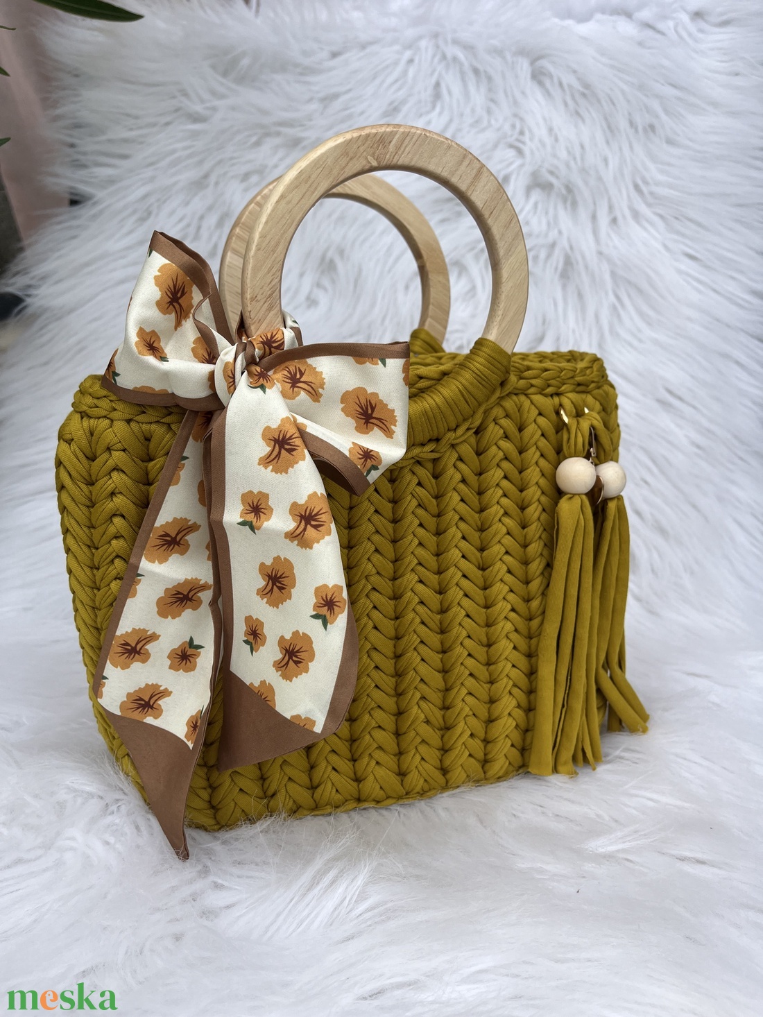 Mustársárga horgolt táska fa fogantyúval és selyemsállal - MAANED design  - táska & tok - kézitáska & válltáska - alkalmi táska - Meska.hu