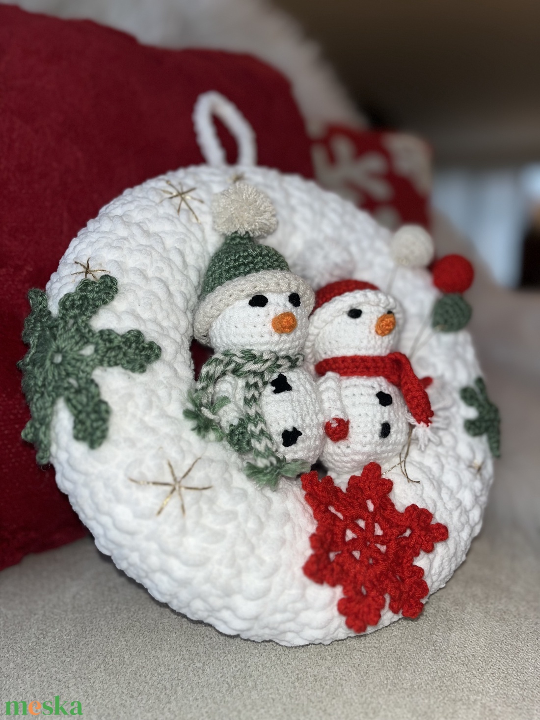 Horgolt karácsonyi ajtódísz  Két hóemberrel, Kézzel készült téli dekoráció - otthon & életmód - dekoráció - ajtó- és ablak dekoráció - ajtódísz & kopogtató - Meska.hu