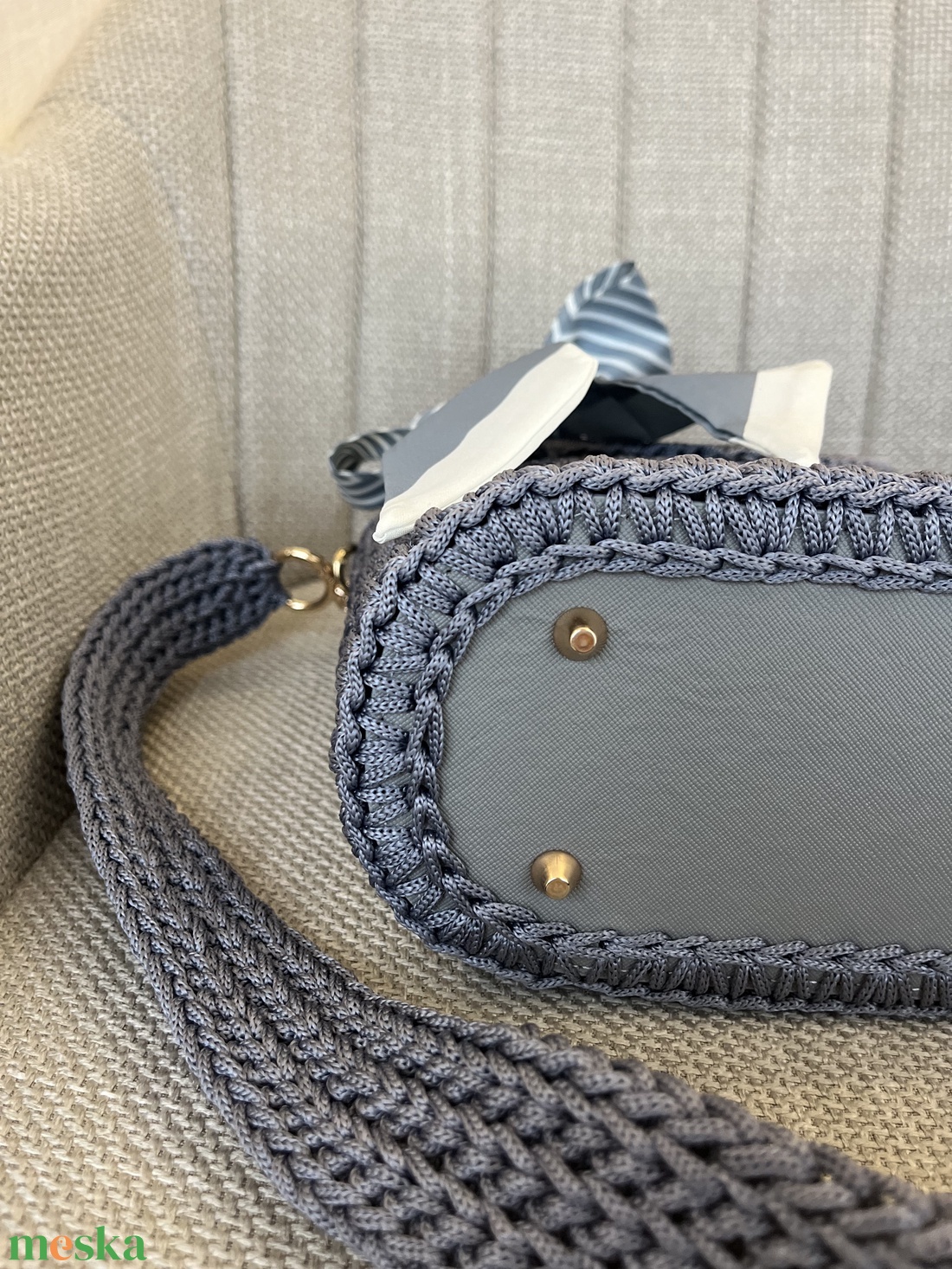 Szürke kézitáska vállpánttal - MAANED design - táska & tok - kézitáska & válltáska - alkalmi táska - Meska.hu