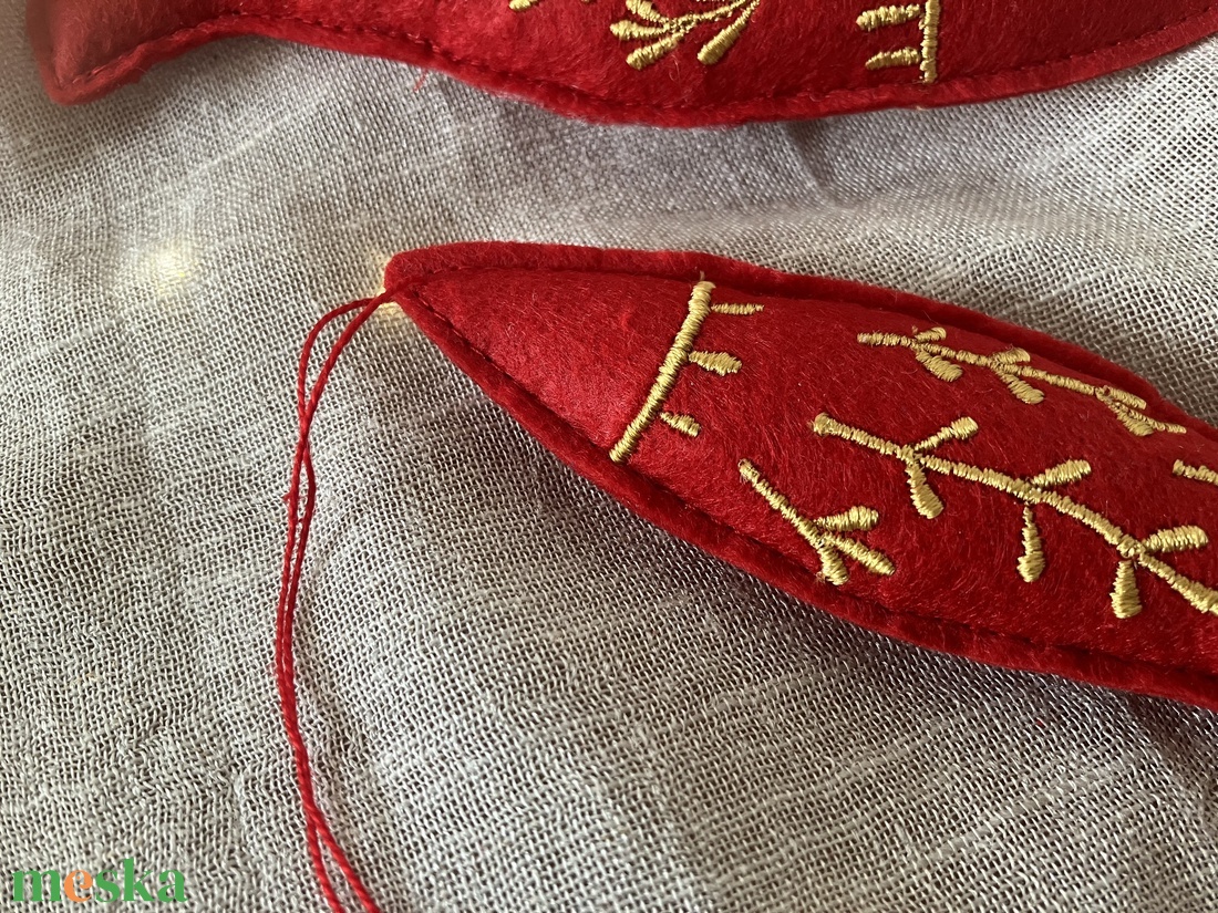 Hímzett hal karácsonyfadísz piros-arany kézműves dekoráció - karácsony - karácsonyi lakásdekoráció - karácsonyfadíszek - Meska.hu Hímzett hal karácsonyfadísz piros-arany kézműves dekoráció - karácsony - karácsonyi lakásdekoráció - karácsonyfadíszek - Meska.hu