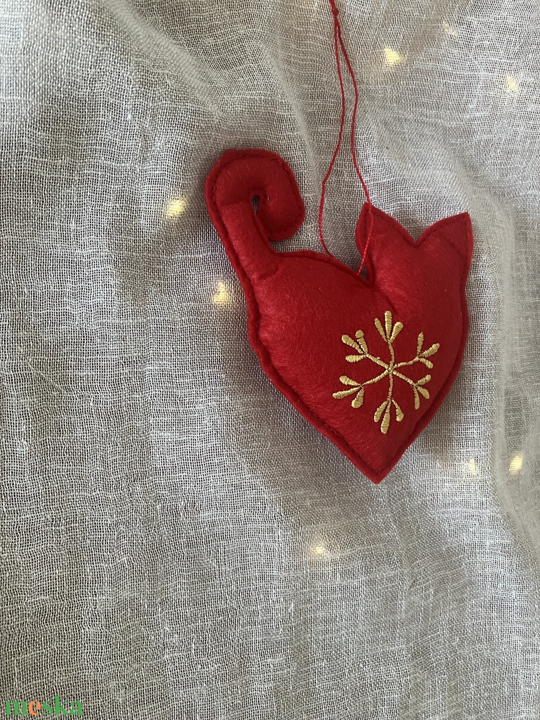 Hímzett macska karácsonyfadísz szív formában piros textilfilc - karácsony - karácsonyi lakásdekoráció - karácsonyfadíszek - Meska.hu Hímzett macska karácsonyfadísz szív formában piros textilfilc - karácsony - karácsonyi lakásdekoráció - karácsonyfadíszek - Meska.hu
