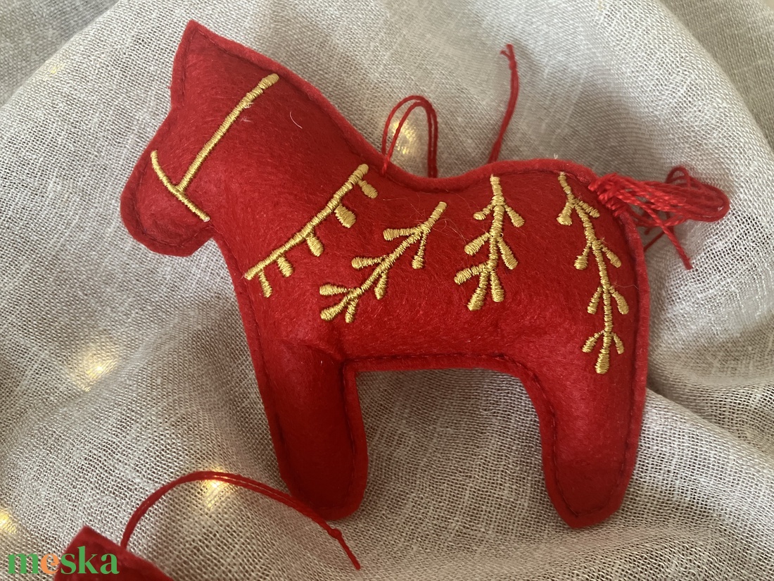 Kézzel hímzett ló alakú karácsonyfadísz piros textilfilc - karácsony - karácsonyi lakásdekoráció - karácsonyfadíszek - Meska.hu Kézzel hímzett ló alakú karácsonyfadísz piros textilfilc - karácsony - karácsonyi lakásdekoráció - karácsonyfadíszek - Meska.hu
