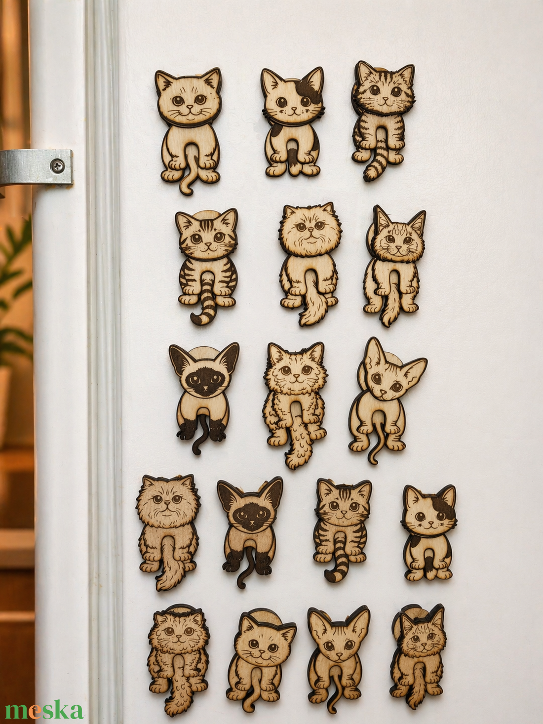 Cuki macskás hűtőmágnes � egyedi névvel, mozgatható fa ajándék gazdiknak - otthon & életmód - konyhafelszerelés, tálalás - konyhai dekoráció - hűtőmágnes - Meska.hu
