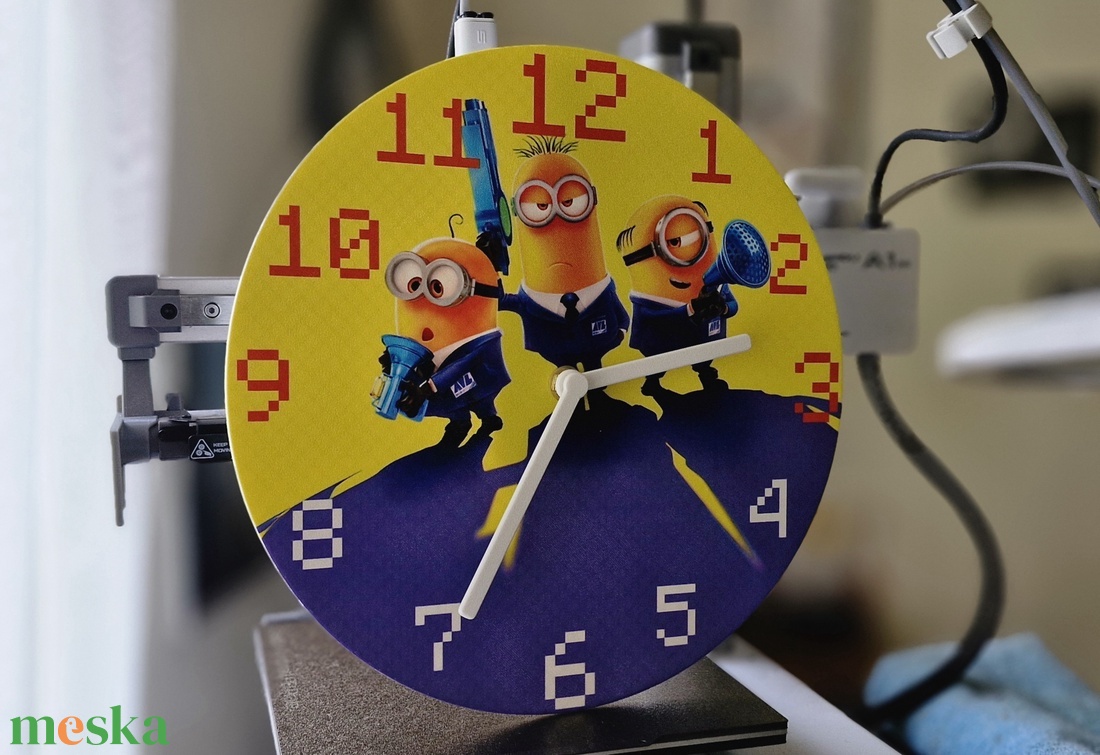 Falióra Minions - otthon & életmód - dekoráció - fali és függő dekoráció - falióra & óra - Meska.hu Falióra Minions - otthon & életmód - dekoráció - fali és függő dekoráció - falióra & óra - Meska.hu