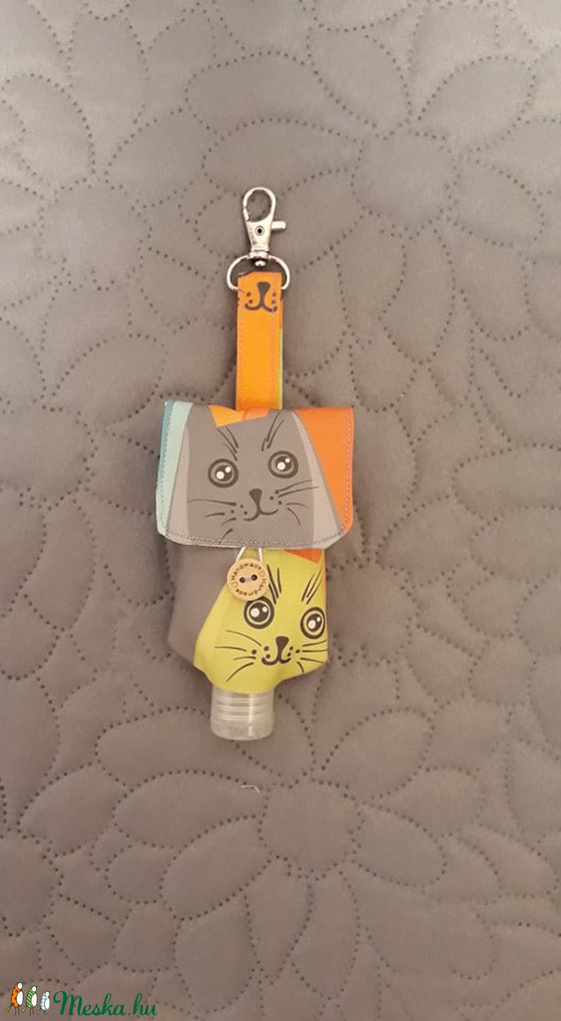 Táskára erősíthető cicamintás kézfertőtlenítő tartó -  - Meska.hu