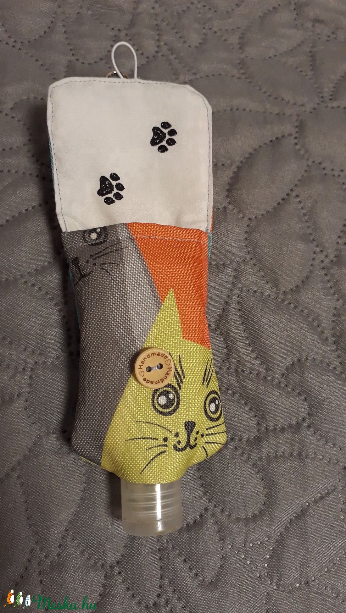 Táskára erősíthető cicamintás kézfertőtlenítő tartó -  - Meska.hu