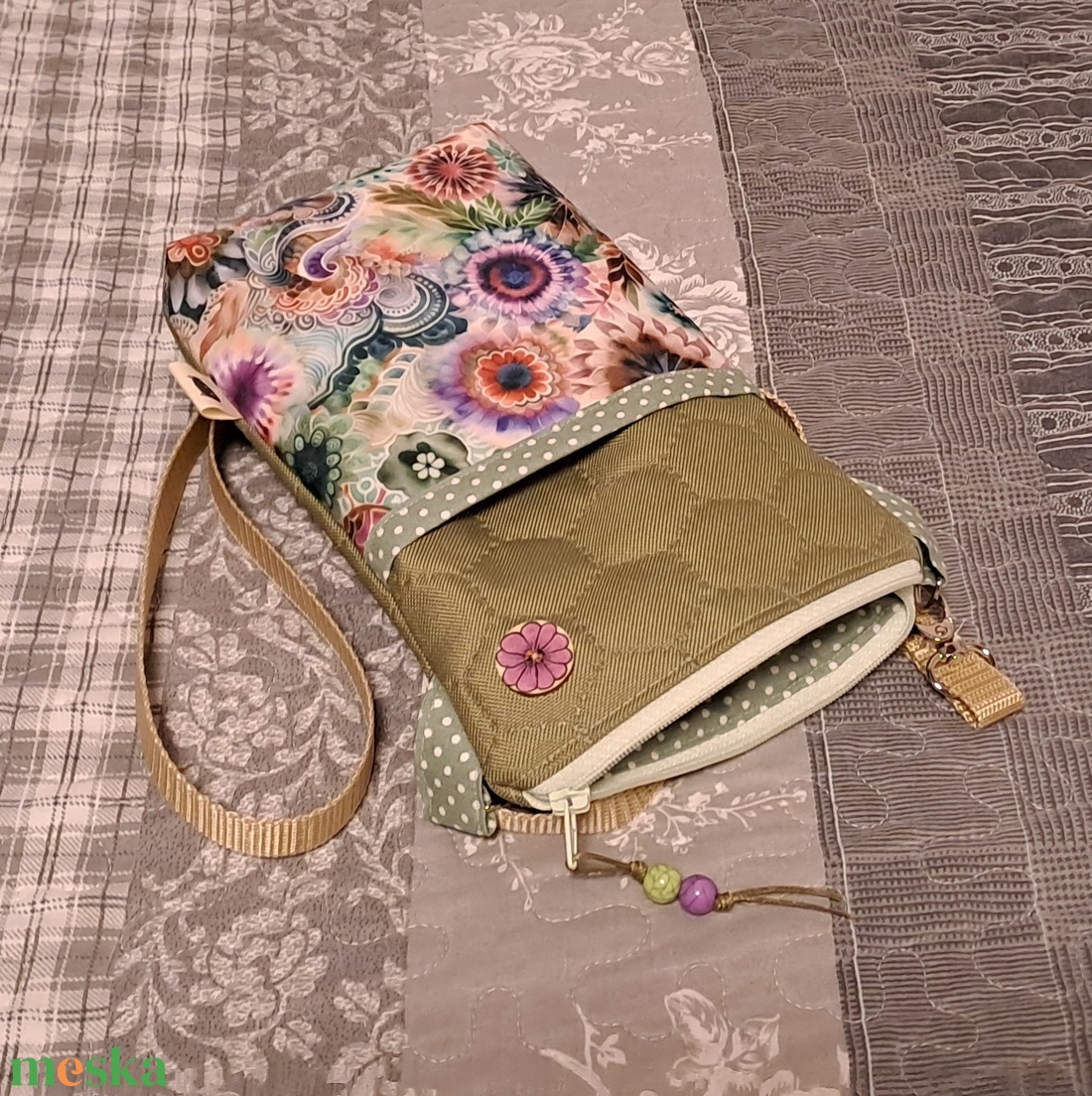 Virágos hatás :) vizhatlan kistáska/mobiltartó/övtáska - táska & tok - kézitáska & válltáska - vállon átvethető táska - Meska.hu