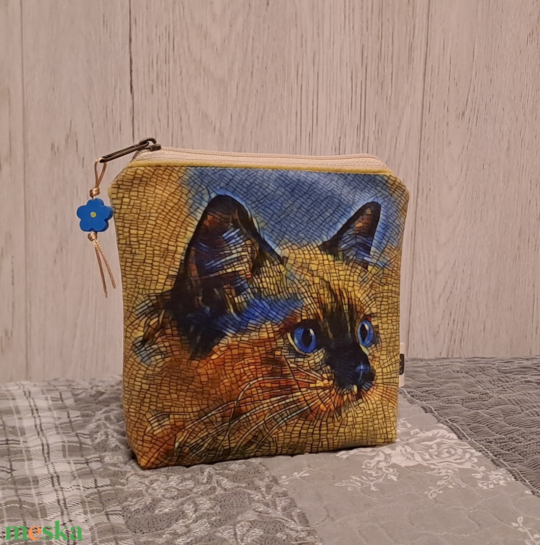 Cica sárga kékben :) neszesszer/sminktáska/betéttartó - táska & tok - neszesszer - Meska.hu