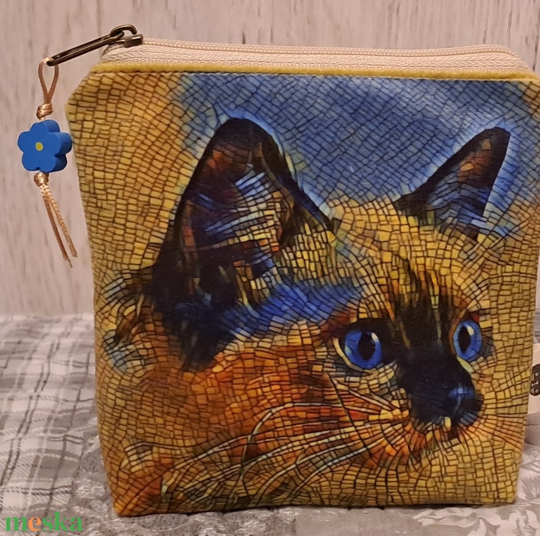 Cica sárga kékben :) neszesszer/sminktáska/betéttartó - táska & tok - neszesszer - Meska.hu