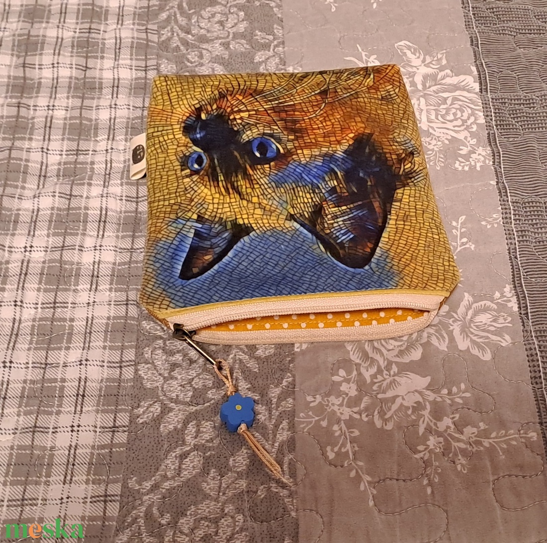 Cica sárga kékben :) neszesszer/sminktáska/betéttartó - táska & tok - neszesszer - Meska.hu