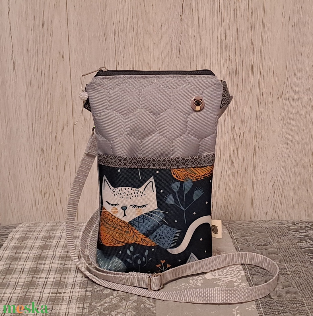 Fázós cica :) vizhatlan kistáska/mobiltartó/övtáska - táska & tok - kézitáska & válltáska - vállon átvethető táska - Meska.hu