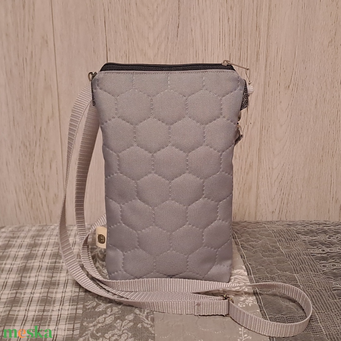 Fázós cica :) vizhatlan kistáska/mobiltartó/övtáska - táska & tok - kézitáska & válltáska - vállon átvethető táska - Meska.hu