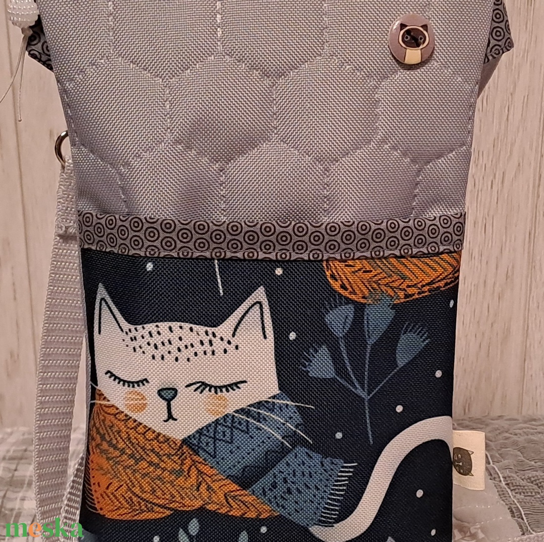 Fázós cica :) vizhatlan kistáska/mobiltartó/övtáska - táska & tok - kézitáska & válltáska - vállon átvethető táska - Meska.hu