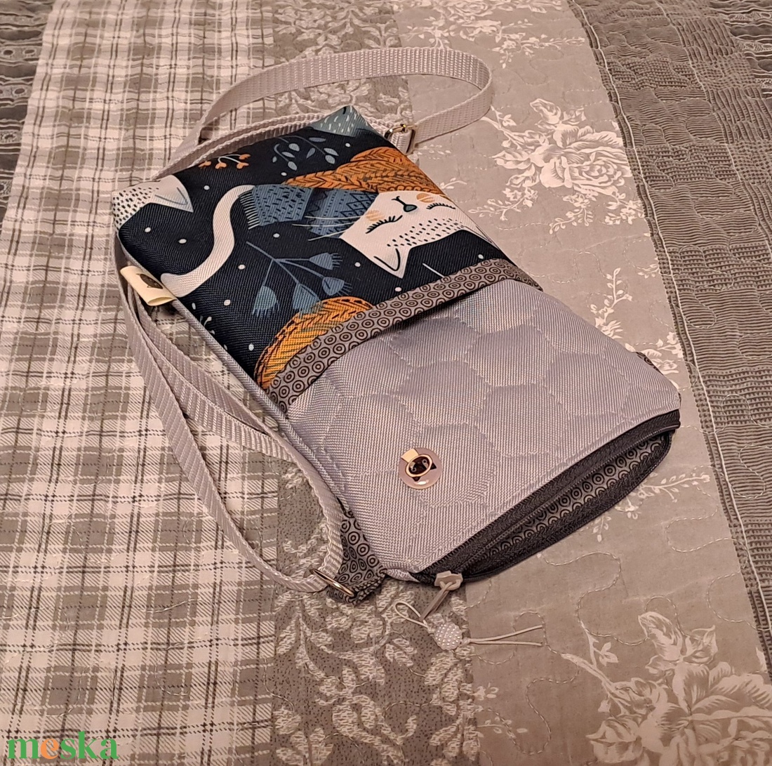 Fázós cica :) vizhatlan kistáska/mobiltartó/övtáska - táska & tok - kézitáska & válltáska - vállon átvethető táska - Meska.hu