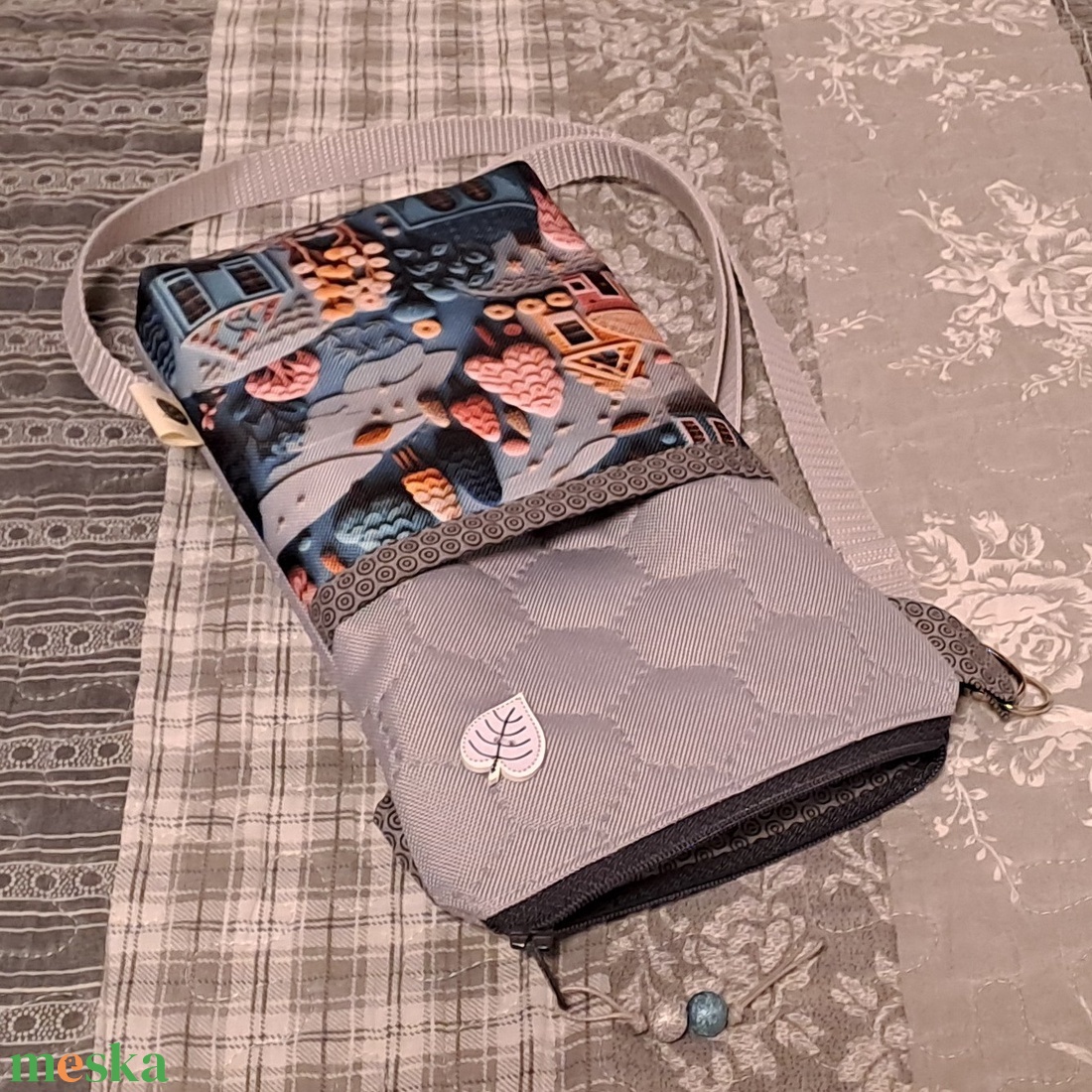 Marcipán házikók :) kistáska/mobiltartó/övtáska - táska & tok - kézitáska & válltáska - vállon átvethető táska - Meska.hu