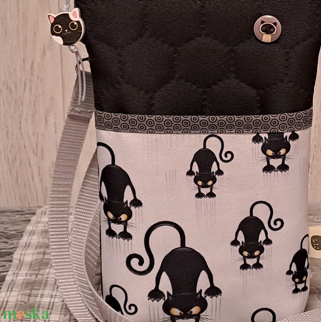 Fekete macsekok 2.0 :) vizhatlan kistáska/mobiltartó/övtáska - táska & tok - kézitáska & válltáska - vállon átvethető táska - Meska.hu