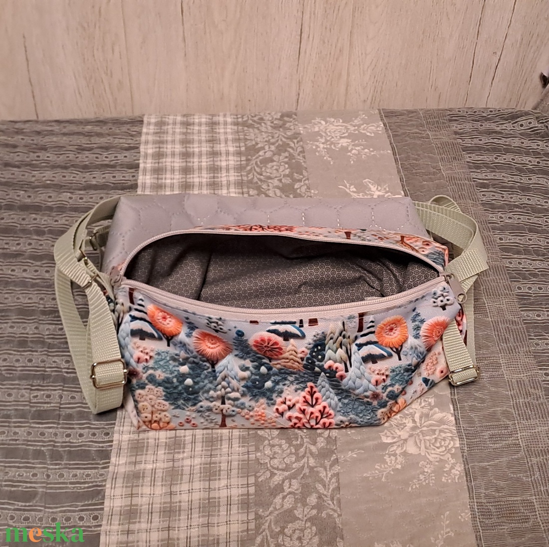 Hímzett hatás :) variálható válltáska/hátizsák/crossbody táska - táska & tok - variálható táska - Meska.hu