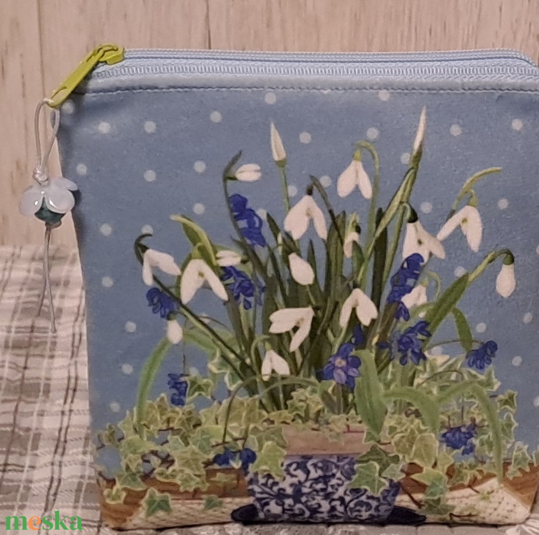 Tavaszi virágok :) neszesszer/sminktáska/betéttartó - táska & tok - neszesszer - Meska.hu