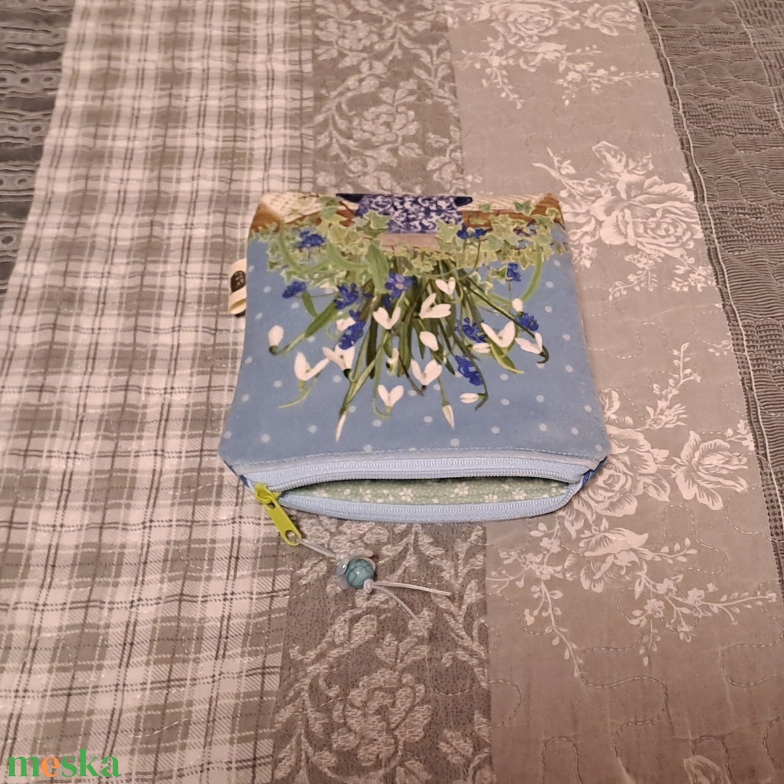 Tavaszi virágok :) neszesszer/sminktáska/betéttartó - táska & tok - neszesszer - Meska.hu