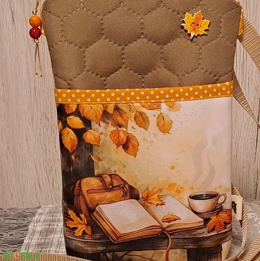 Könyv és kávé :) vizhatlan midi válltáska/kistáska/övtáska - táska & tok - kézitáska & válltáska - vállon átvethető táska - Meska.hu