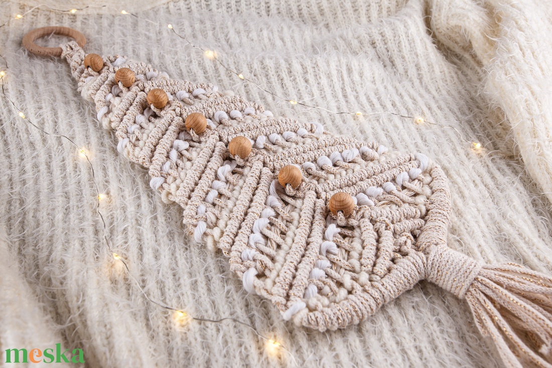 Makramé fenyőfa formájú fali dekoráció - karácsony - karácsonyi lakásdekoráció - karácsonyi lakásdíszek - Meska.hu