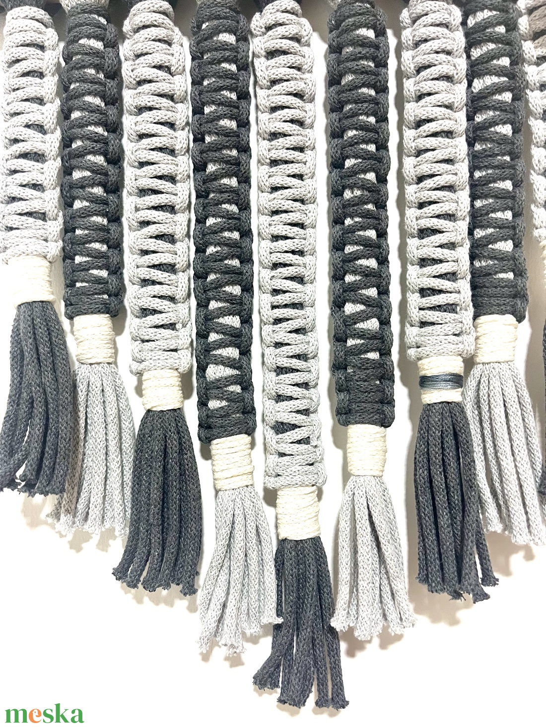 Modern XS makramé fali dekor ( Szürke árnyalatok) - otthon & életmód - dekoráció - fali és függő dekoráció - falra akasztható dekor - Meska.hu