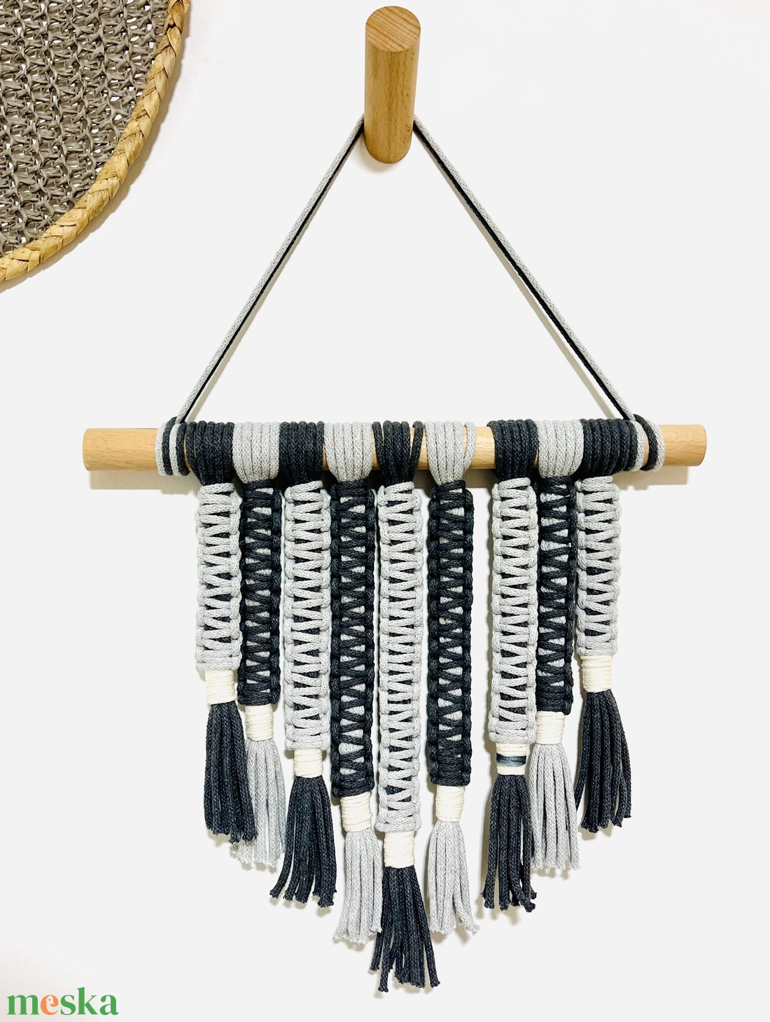 Modern XS makramé fali dekor ( Szürke árnyalatok) - otthon & életmód - dekoráció - fali és függő dekoráció - falra akasztható dekor - Meska.hu