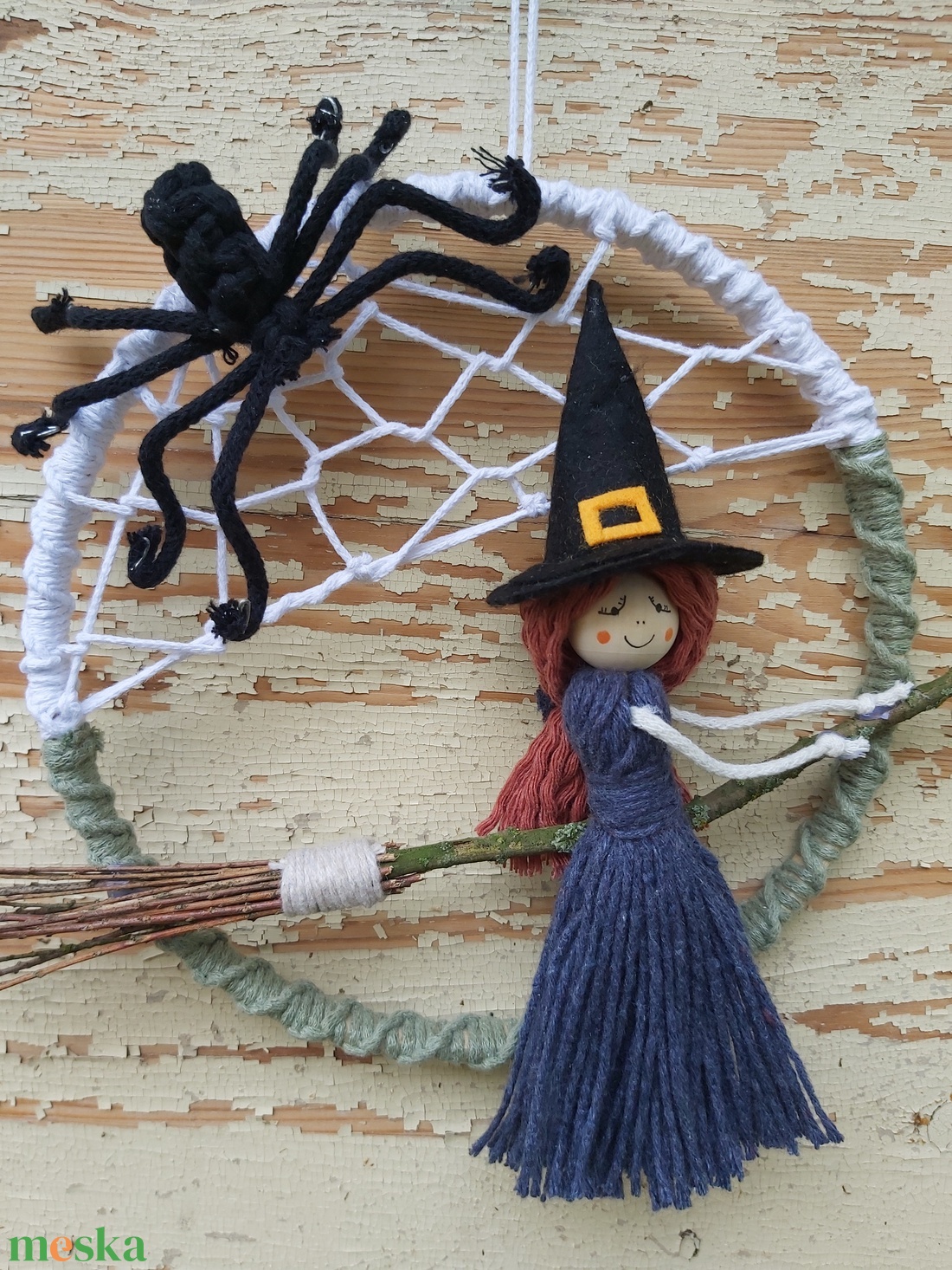 Makramé boszis ajtódísz Halloween-re - otthon & életmód - dekoráció - halloween - halloweeni ajtódíszek és ablakdíszek - Meska.hu