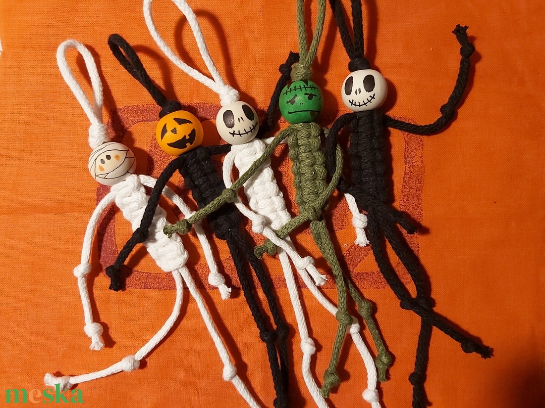 Makramé Halloween figura - táska & tok - kulcstartó & táskadísz - táskadísz - Meska.hu Makramé Halloween figura - táska & tok - kulcstartó & táskadísz - táskadísz - Meska.hu
