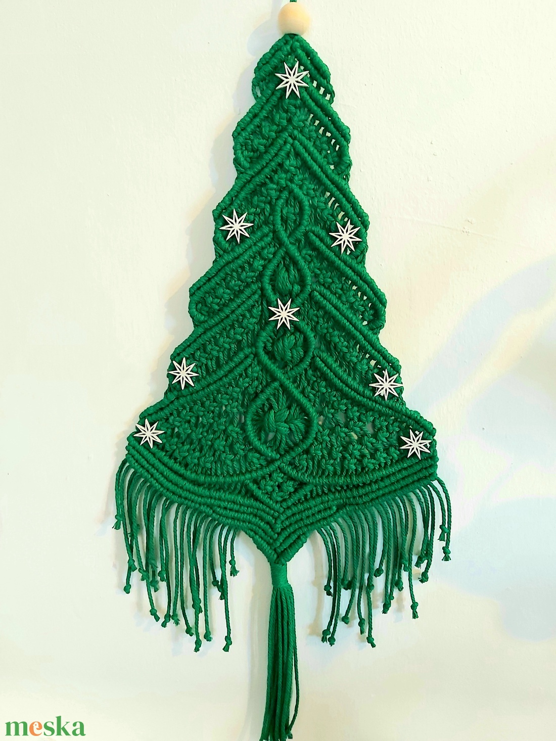 Makramé fenyőfa falidísz - karácsony - karácsonyi lakásdekoráció - karácsonyi lakásdíszek - Meska.hu