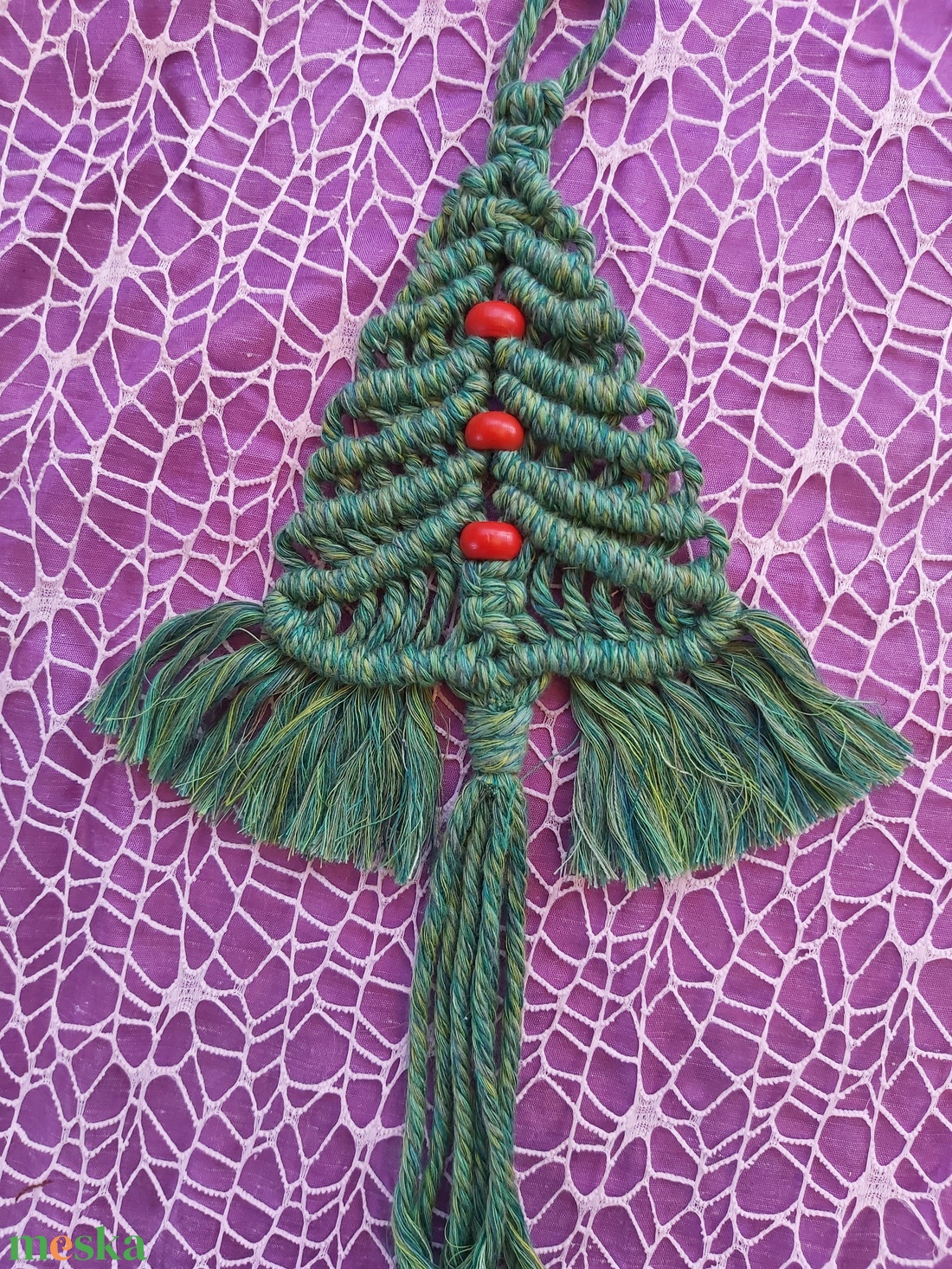 Makramé fenyőfa lakásdekoráció, ablak vagy ajtódísz - karácsony - karácsonyi lakásdekoráció - karácsonyi lakásdíszek - Meska.hu