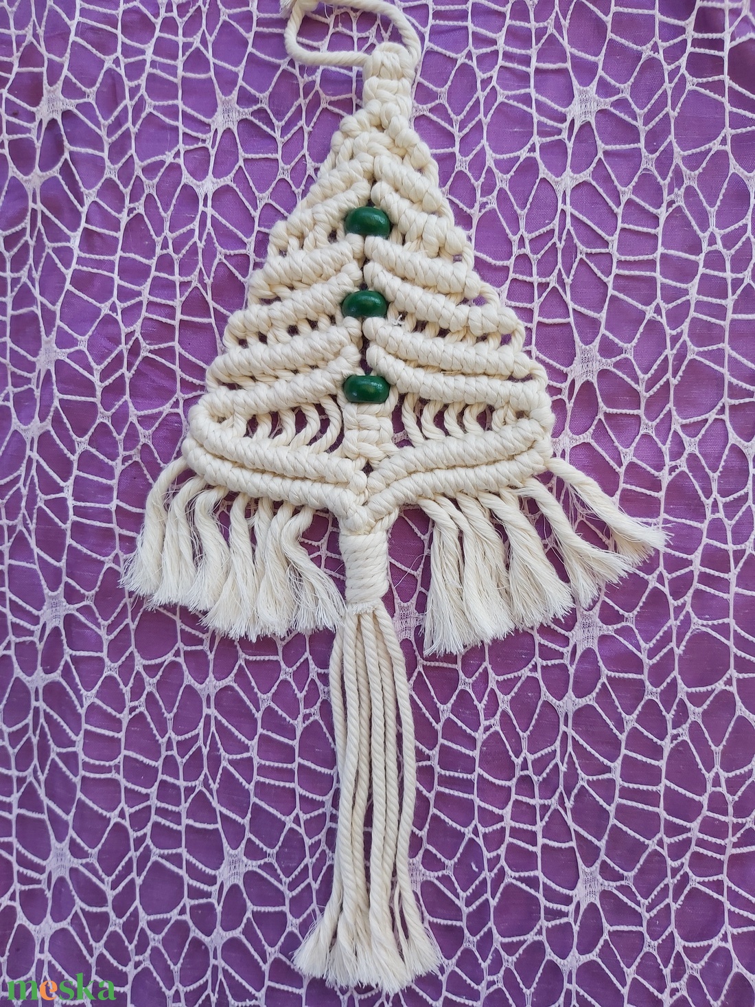 Makramé fenyőfa lakásdekoráció, ablak vagy ajtódísz - karácsony - karácsonyi lakásdekoráció - karácsonyi lakásdíszek - Meska.hu