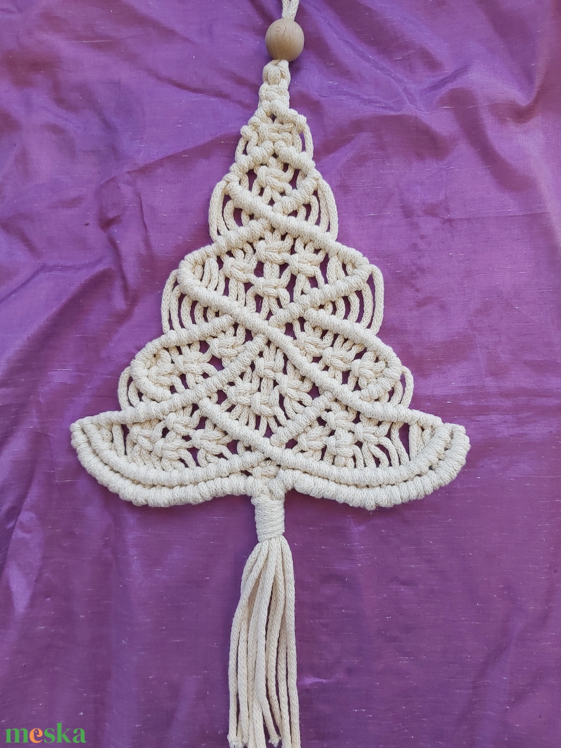 Makramé fenyőfa lakásdekoráció, ablak vagy ajtódísz - karácsony - karácsonyi lakásdekoráció - karácsonyi lakásdíszek - Meska.hu Makramé fenyőfa lakásdekoráció, ablak vagy ajtódísz - karácsony - karácsonyi lakásdekoráció - karácsonyi lakásdíszek - Meska.hu