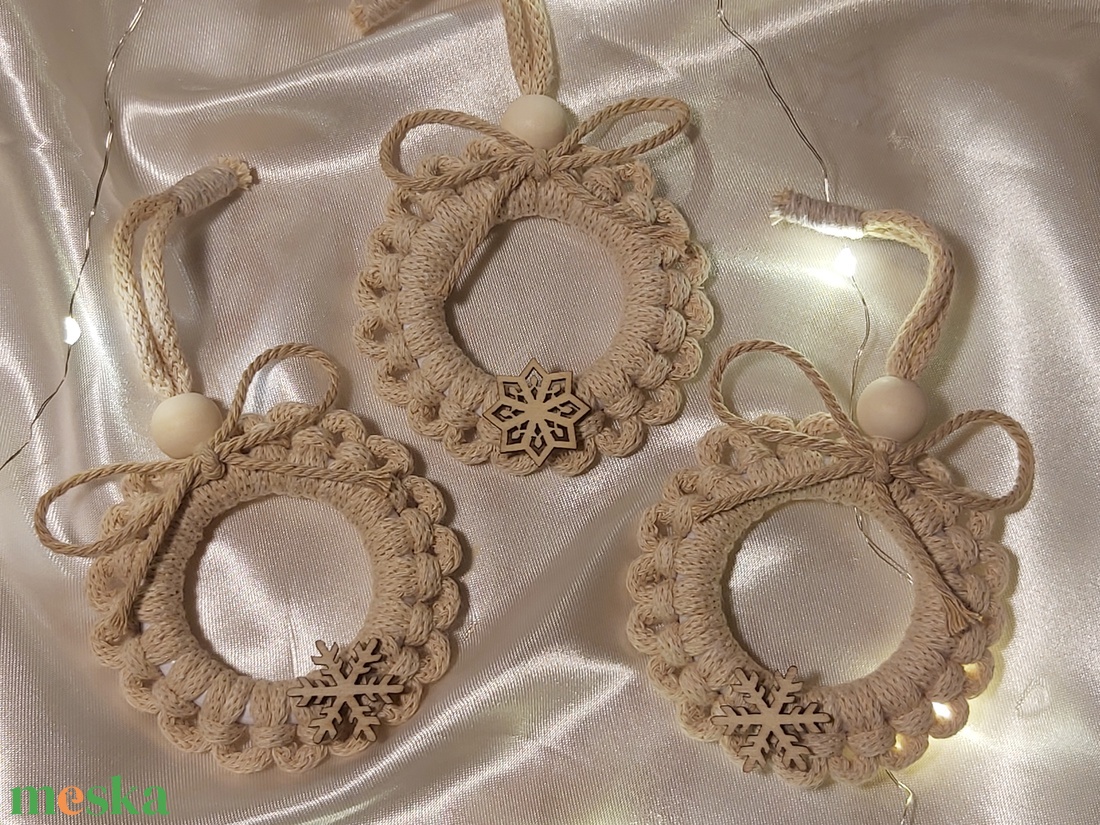 Makramé karácsonyi dísz - karácsony - karácsonyi lakásdekoráció - karácsonyfadíszek - Meska.hu