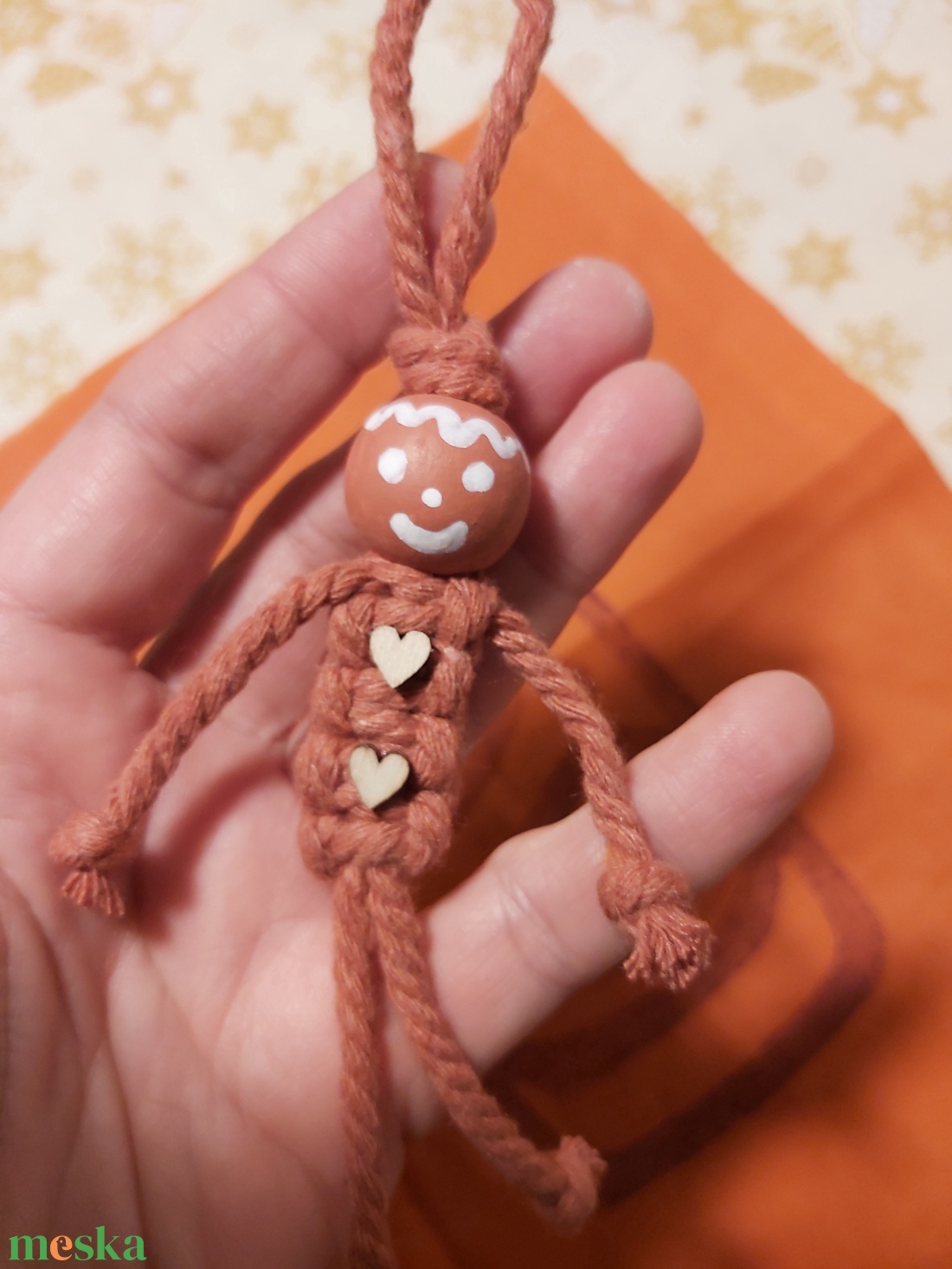 Makramé Karácsonyi figura - táska & tok - kulcstartó & táskadísz - táskadísz - Meska.hu