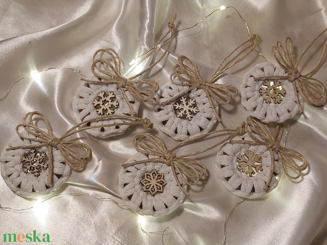 Makramé karácsonyi dísz - karácsony - karácsonyi lakásdekoráció - karácsonyfadíszek - Meska.hu