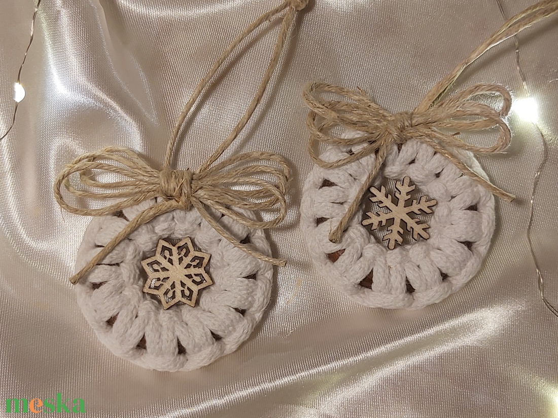 Makramé karácsonyi dísz - karácsony - karácsonyi lakásdekoráció - karácsonyfadíszek - Meska.hu