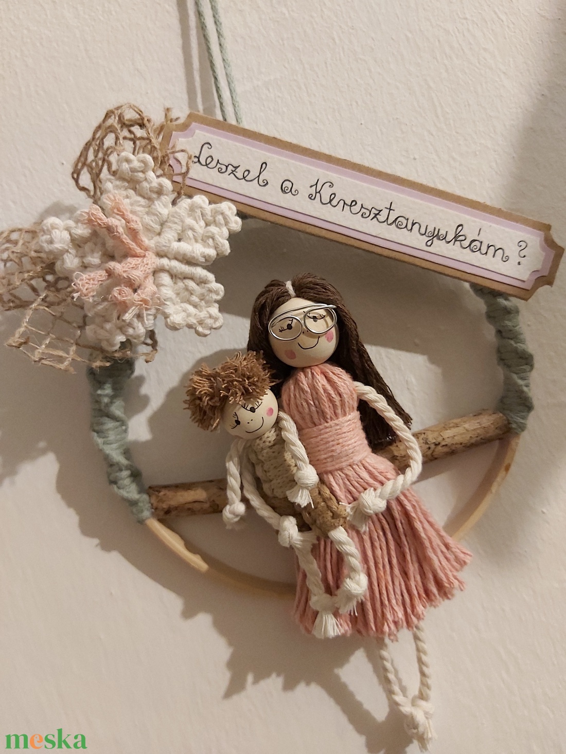 Keresztszülő felkérő makramé figurákkal - baba - mama - keresztelő kellékek - keresztszülő felkérő - Meska.hu