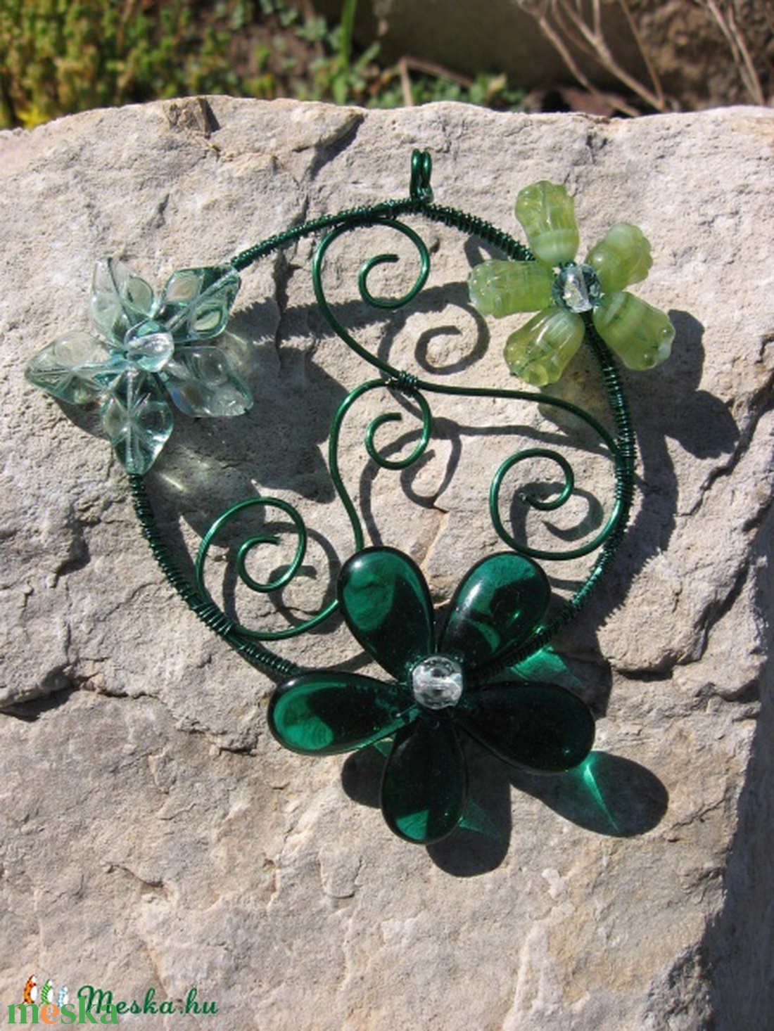 Zöld virágok körtánca - medál, nyaklánc - ékszer - nyaklánc - medálos nyaklánc - Meska.hu