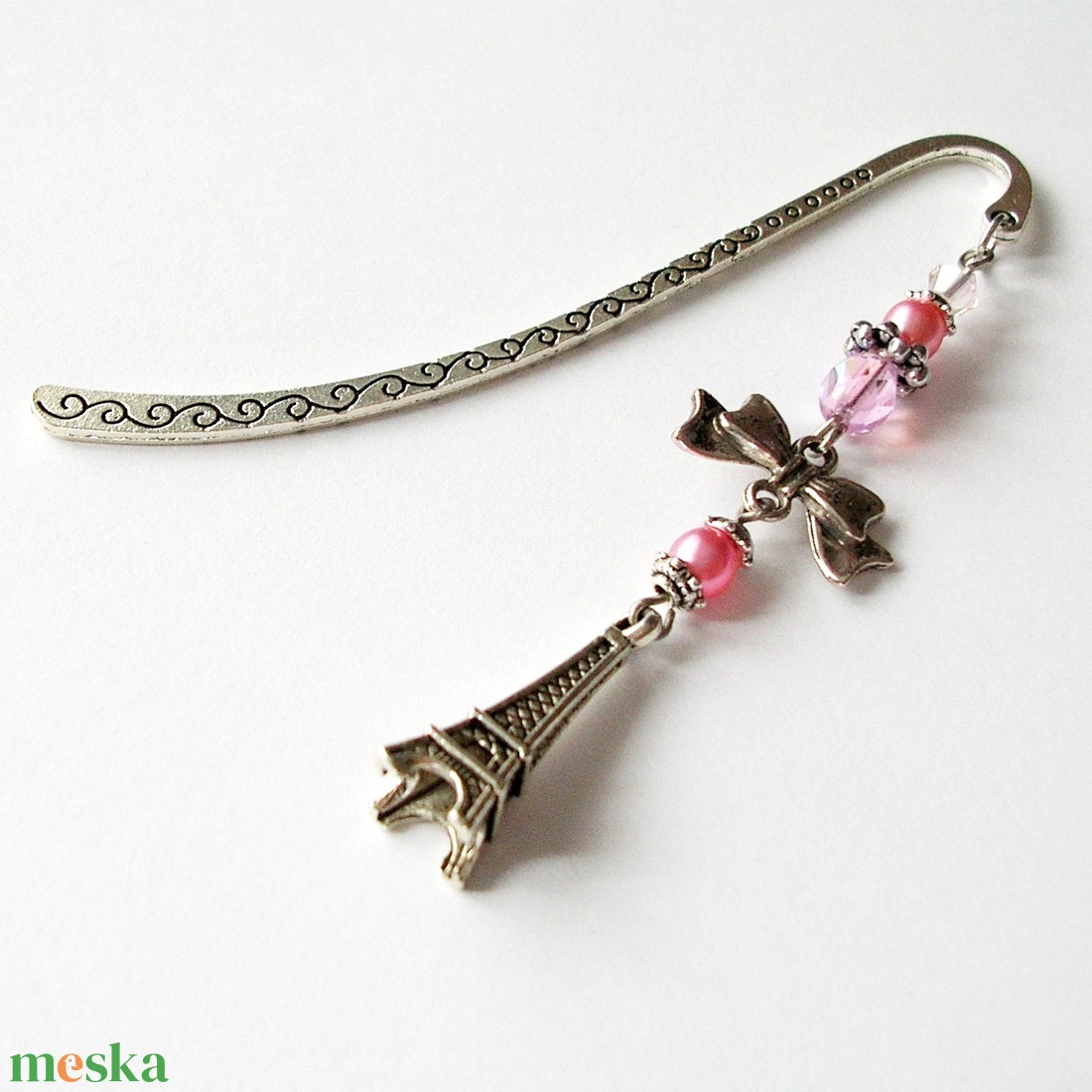 Eiffel tornyos ezüst színű könyvjelző, rózsaszín gyöngyökkel díszítve masnis charm-mal - könyv & zene - könyvjelző - Meska.hu Eiffel tornyos ezüst színű könyvjelző, rózsaszín gyöngyökkel díszítve masnis charm-mal - könyv & zene - könyvjelző - Meska.hu